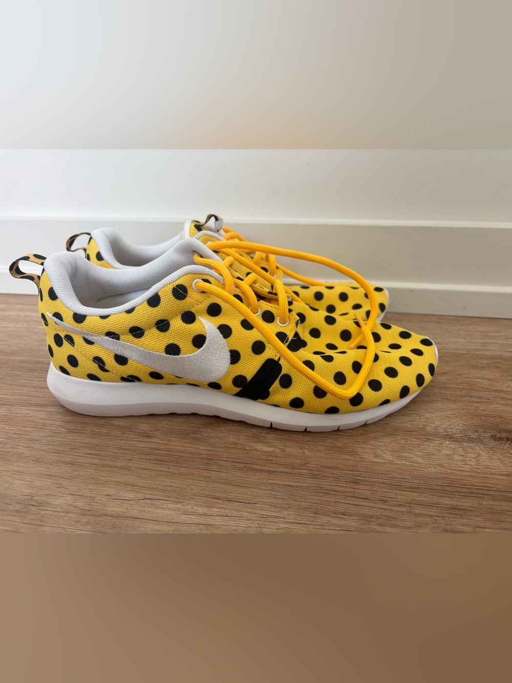 Nike Men’s 10 RARE Yellow Black Polka Dot Roshe Run NM QS Sneakers Colorful